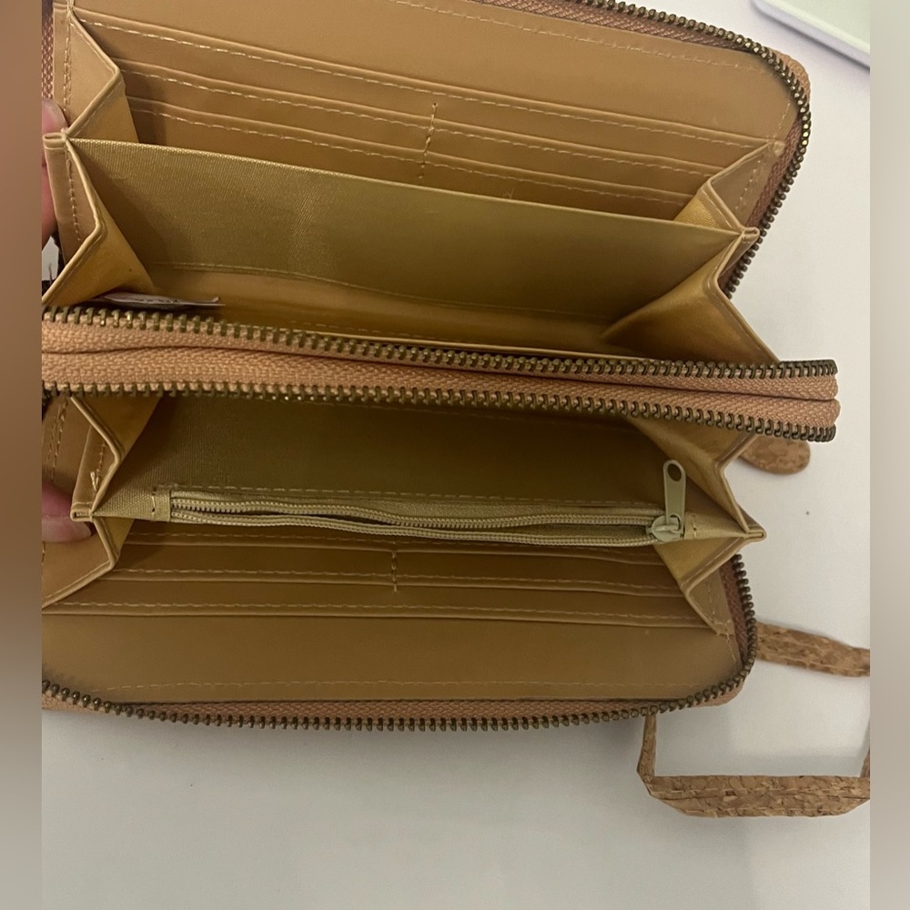 Natural cork crossbody bag and Cork zip around Wallet - Picture 7 of 16